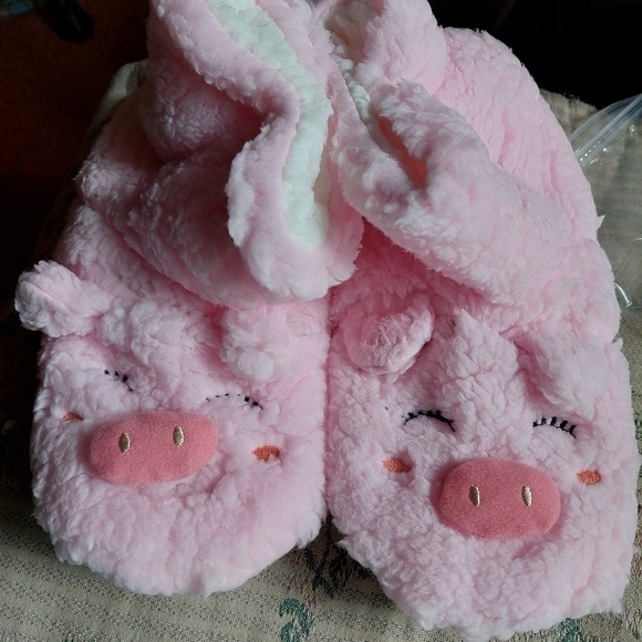 New* Ladies Pink Panda Bros Piggy Bootie Slipper Socks (M) - Picture 1 of 6